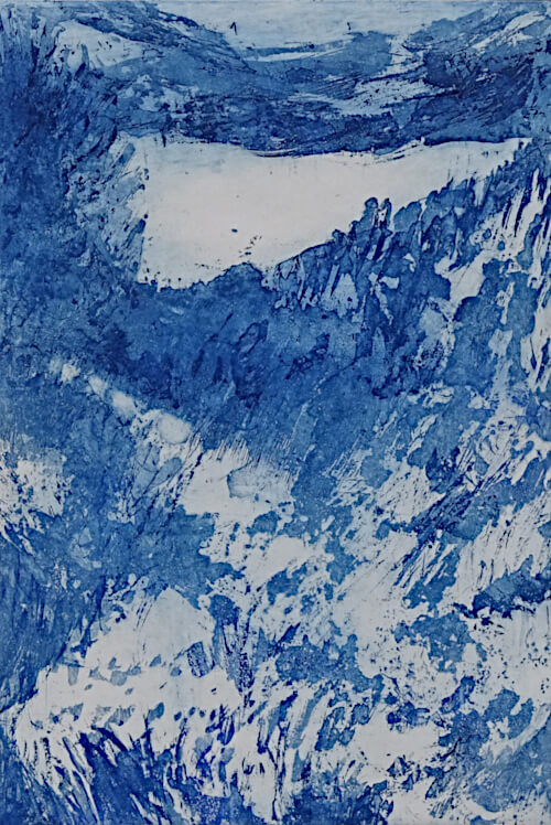 Lac, aquatinte au sucre sur cuivre représentant un lac derrière une ravine, monotype bleu _Corinne Leforestier